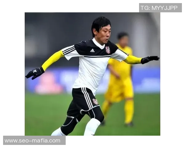 中国足球明星风采展示 从球场到生活的精彩瞬间 中国足球明星风采展示 从球场到生活的精彩瞬间